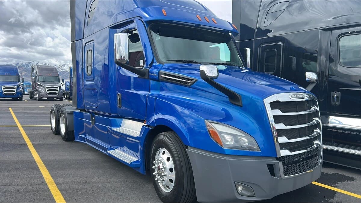 2024 Freightliner Cascadia — photo 2
