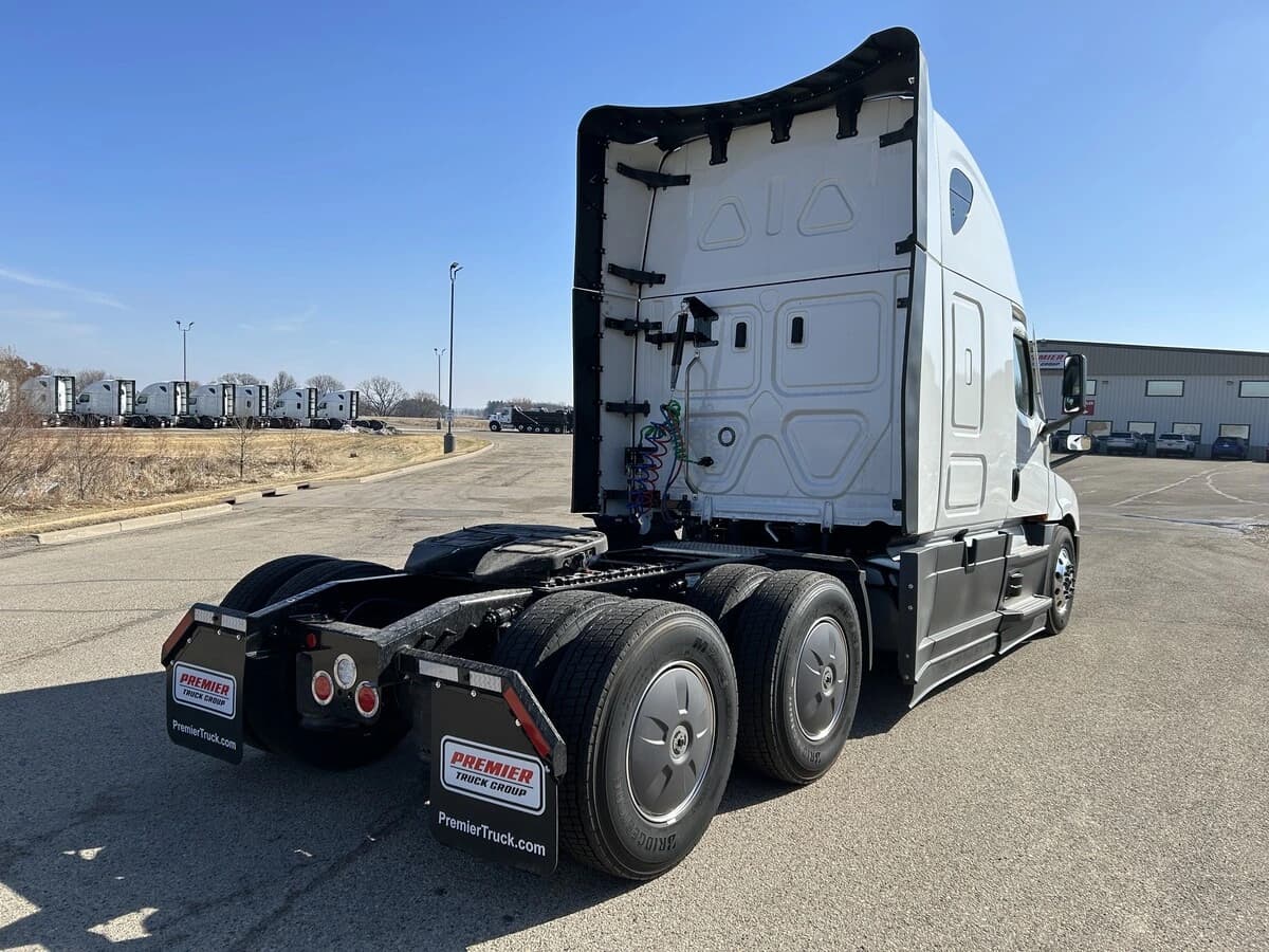 2026 Freightliner Cascadia — photo 5