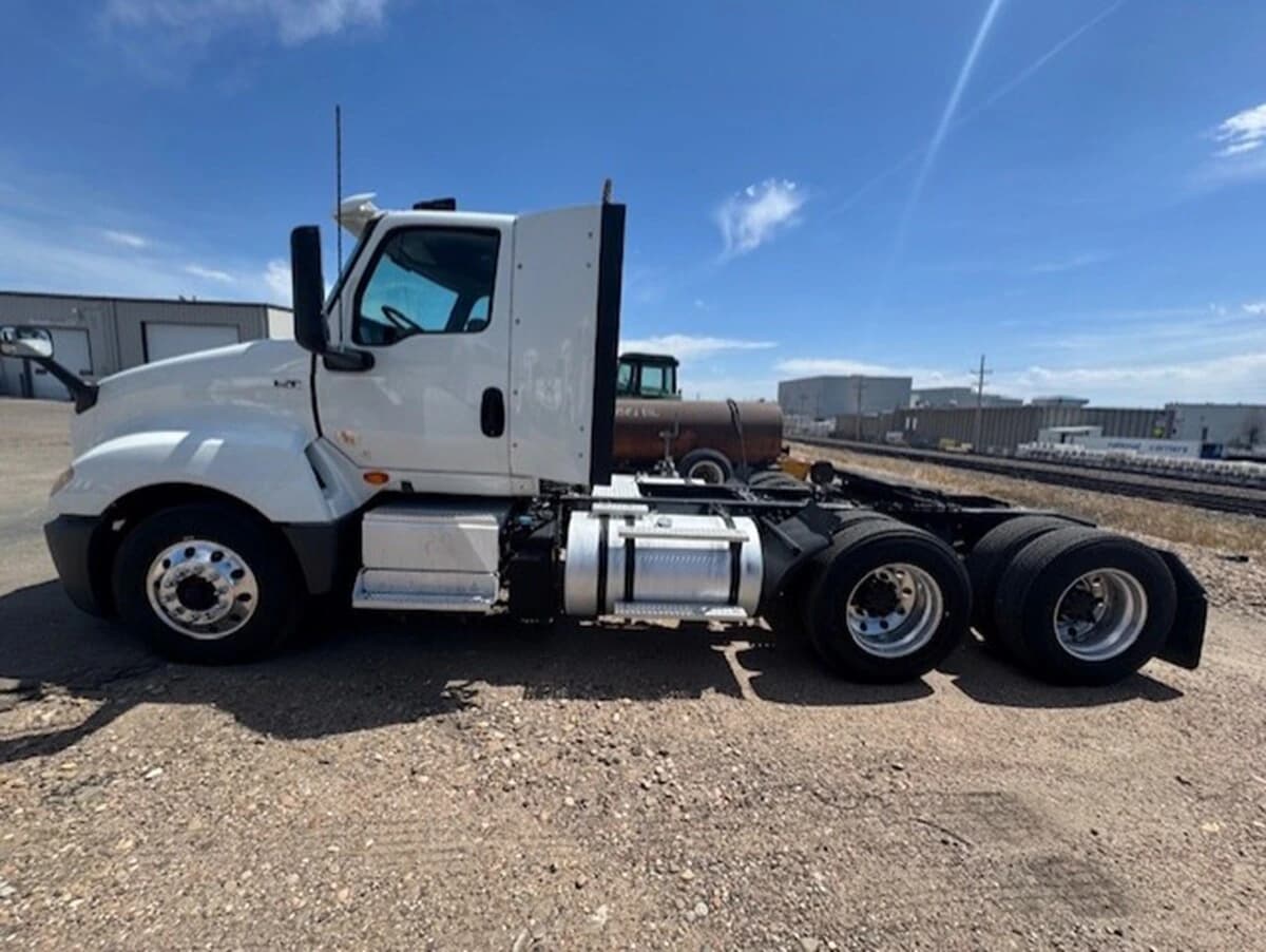 2019 International LT — photo 4