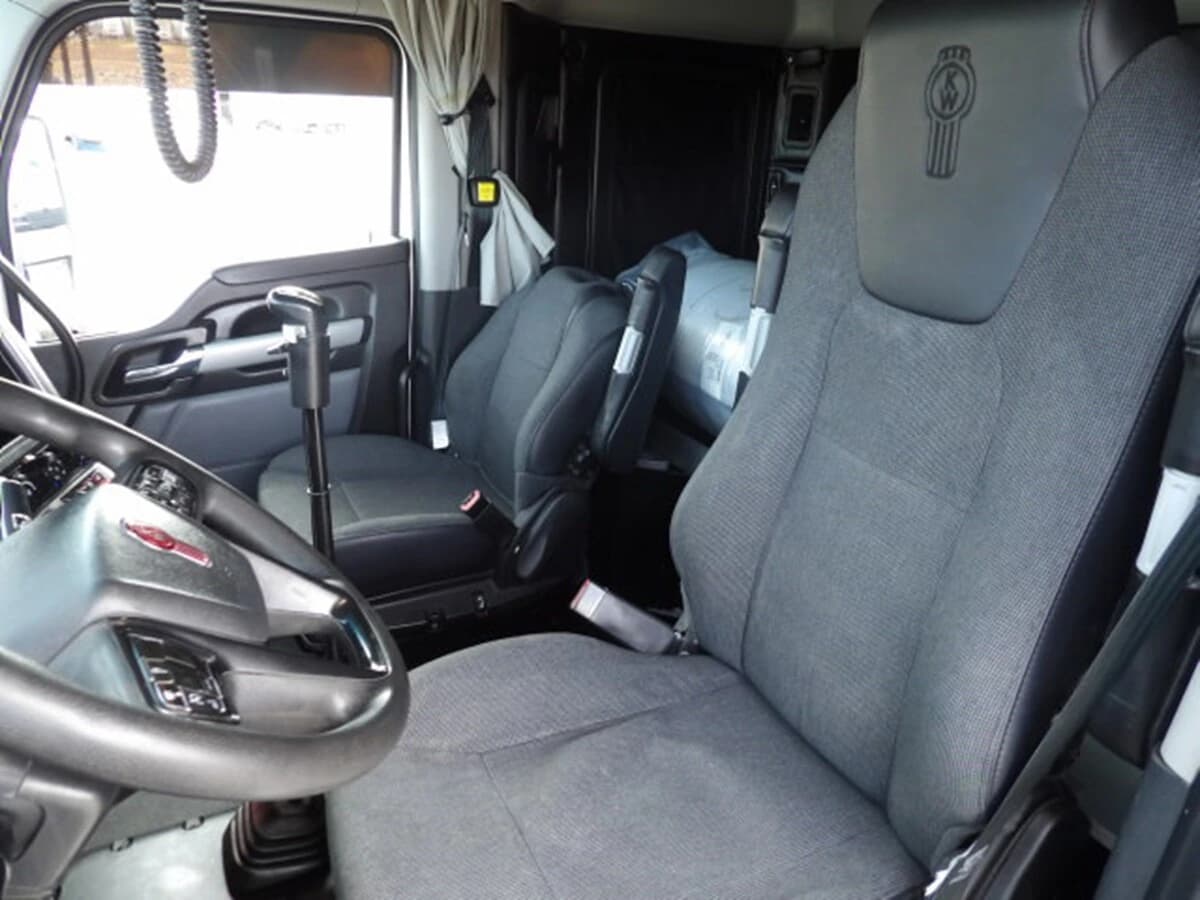 2022 Kenworth T680 — photo 15