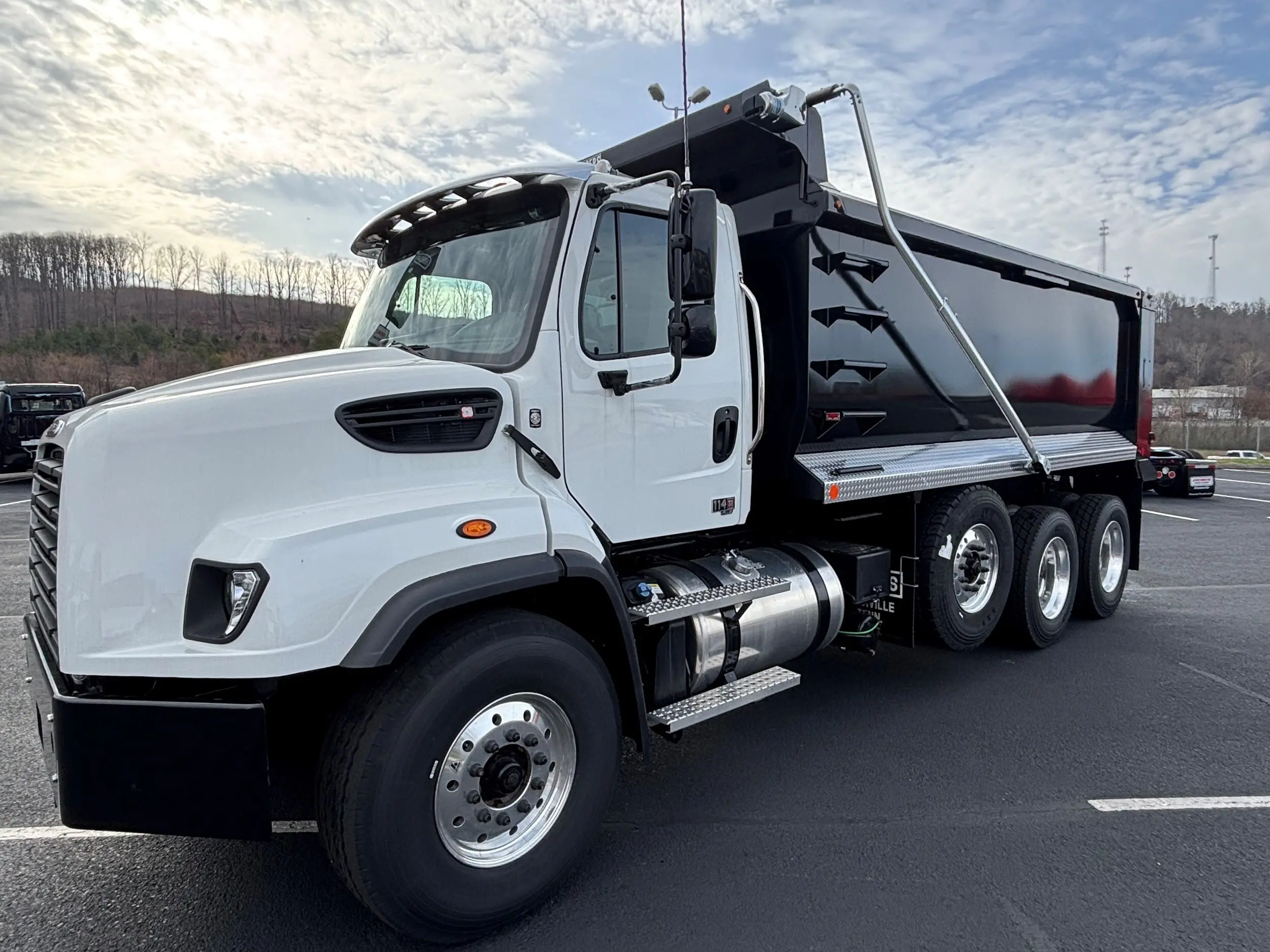 2025 Freightliner 114SD — photo 3