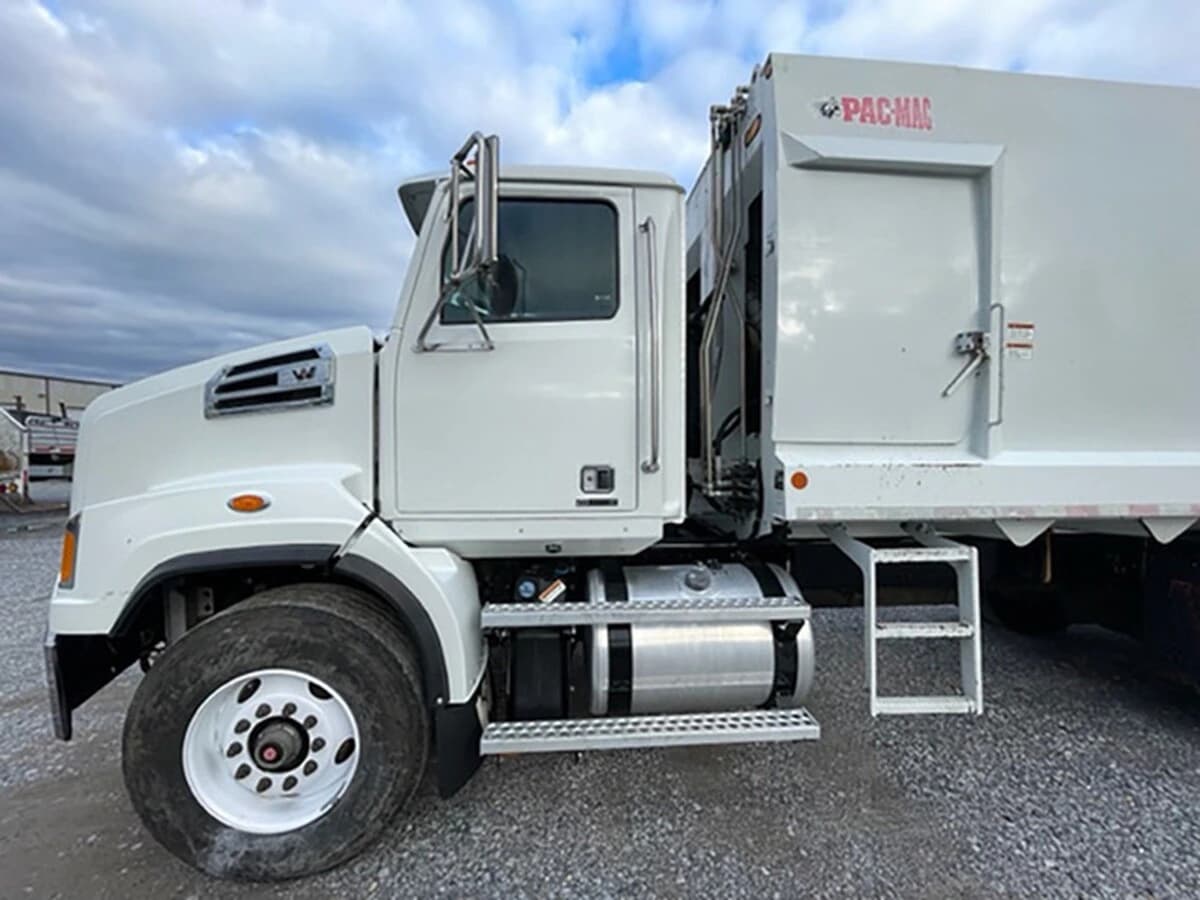 2020 Western Star 4700 — photo 25