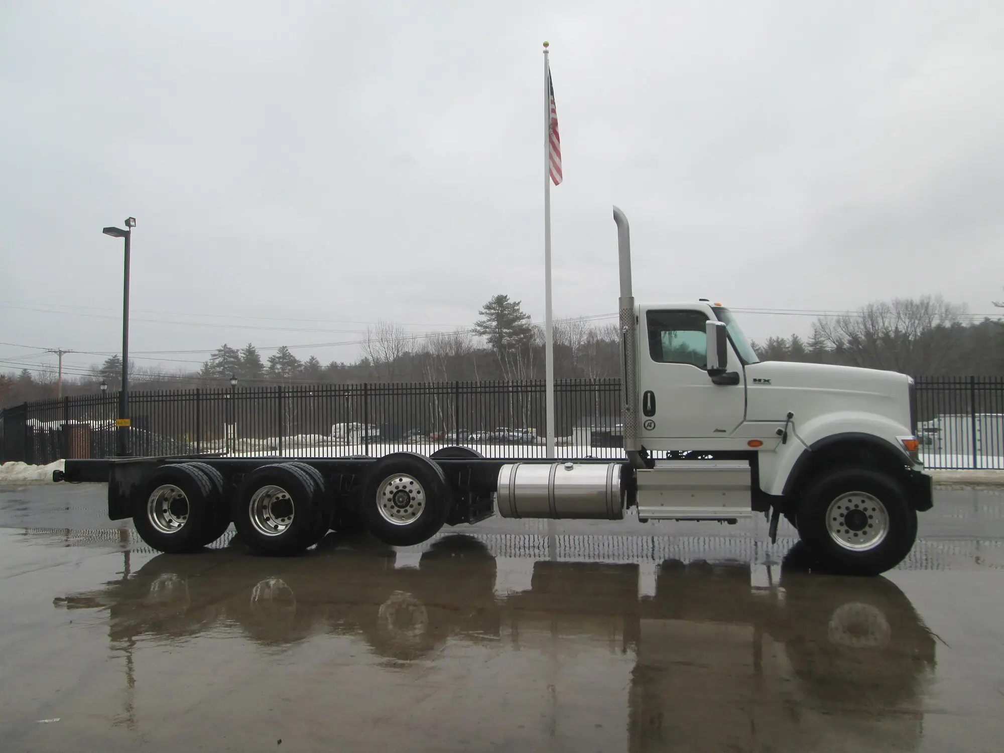 2024 International HX — photo 2