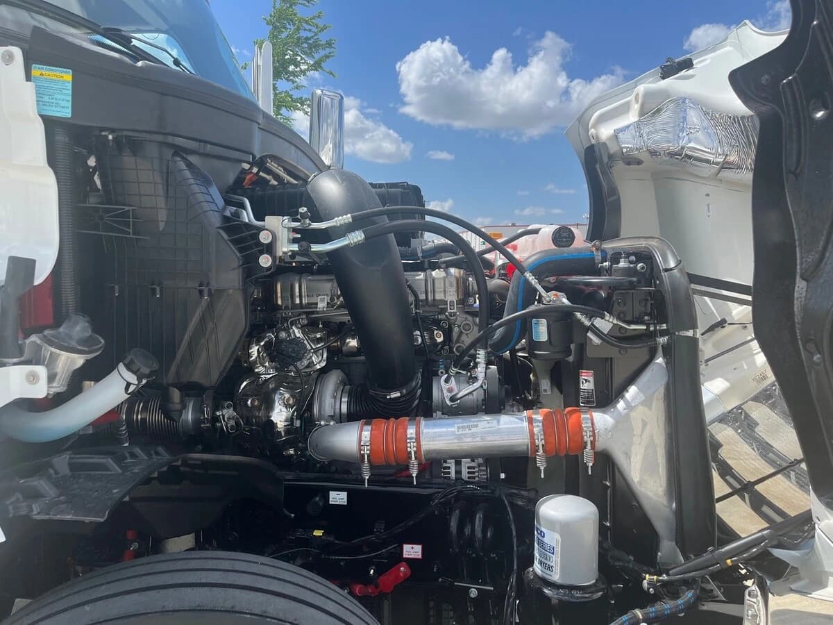 2027 Freightliner Cascadia — photo 13