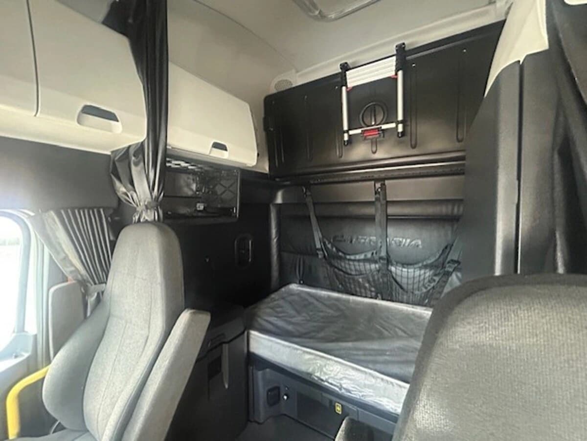 2024 Freightliner Cascadia — photo 15