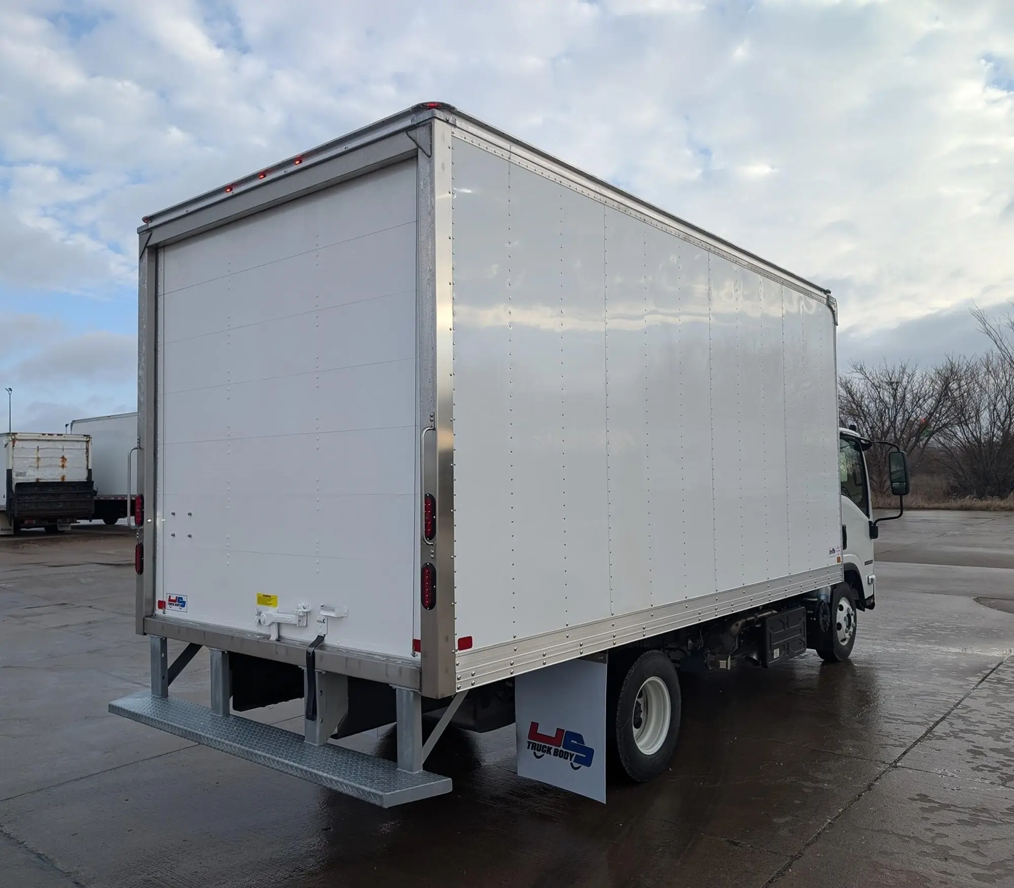 2025 Isuzu NPR — photo 4