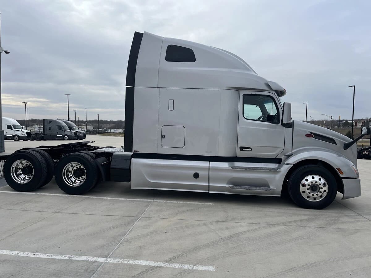 2023 Peterbilt 579 — photo 4