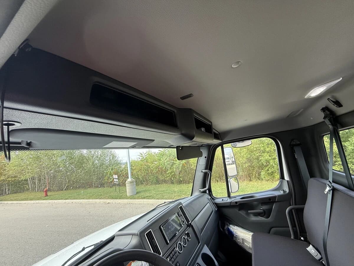 2026 Freightliner M2 106 — photo 8