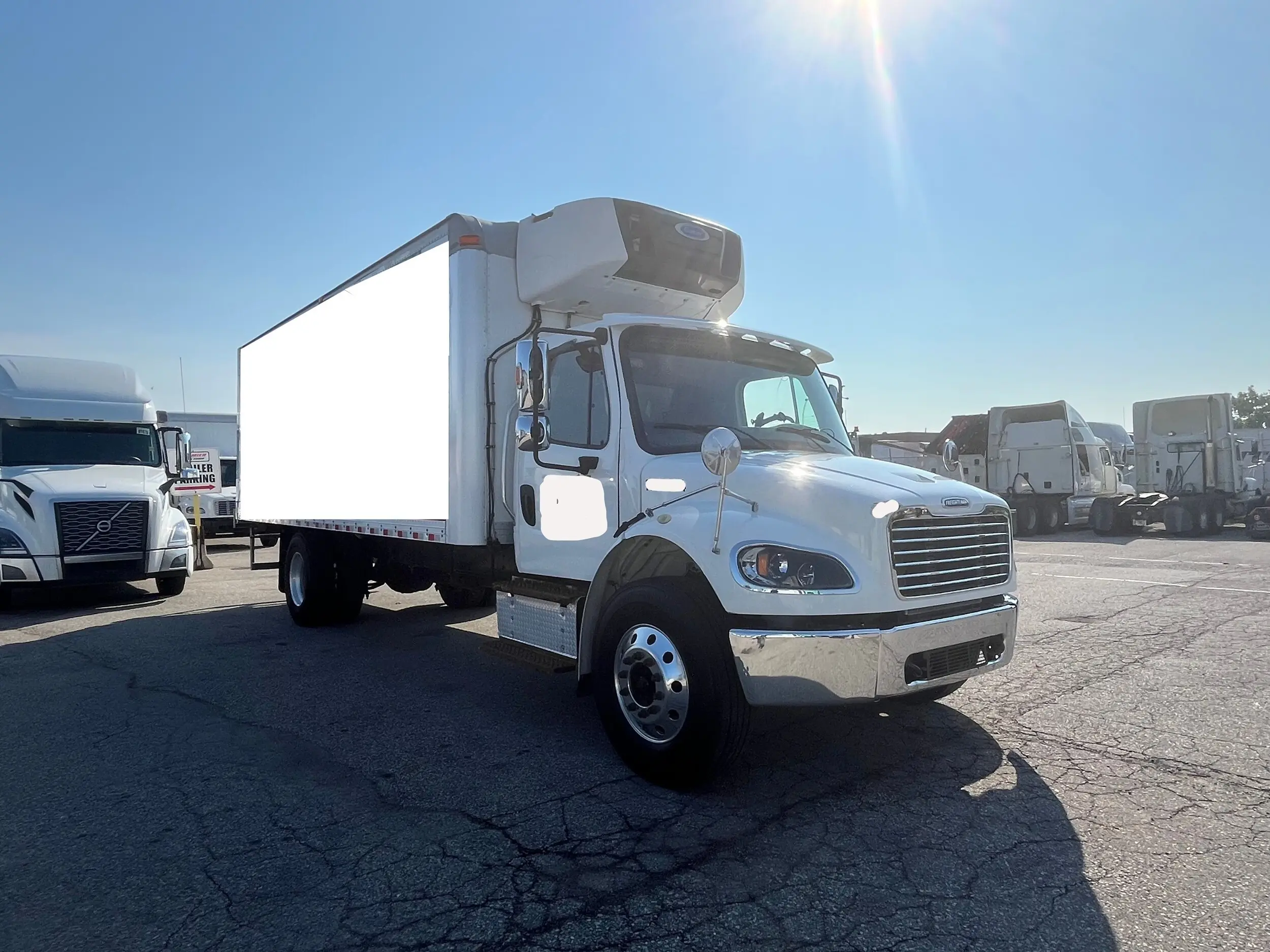 2019 Freightliner M2 106 — photo 2