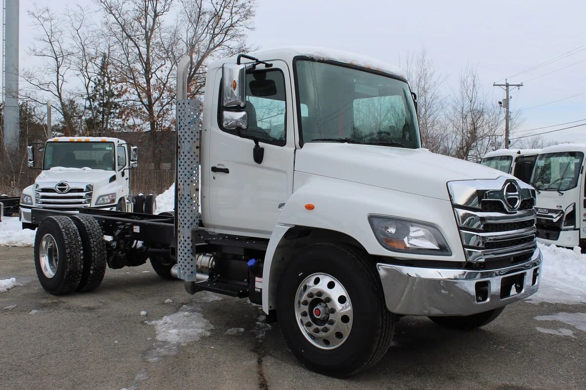 2025 Hino L7 — photo 3