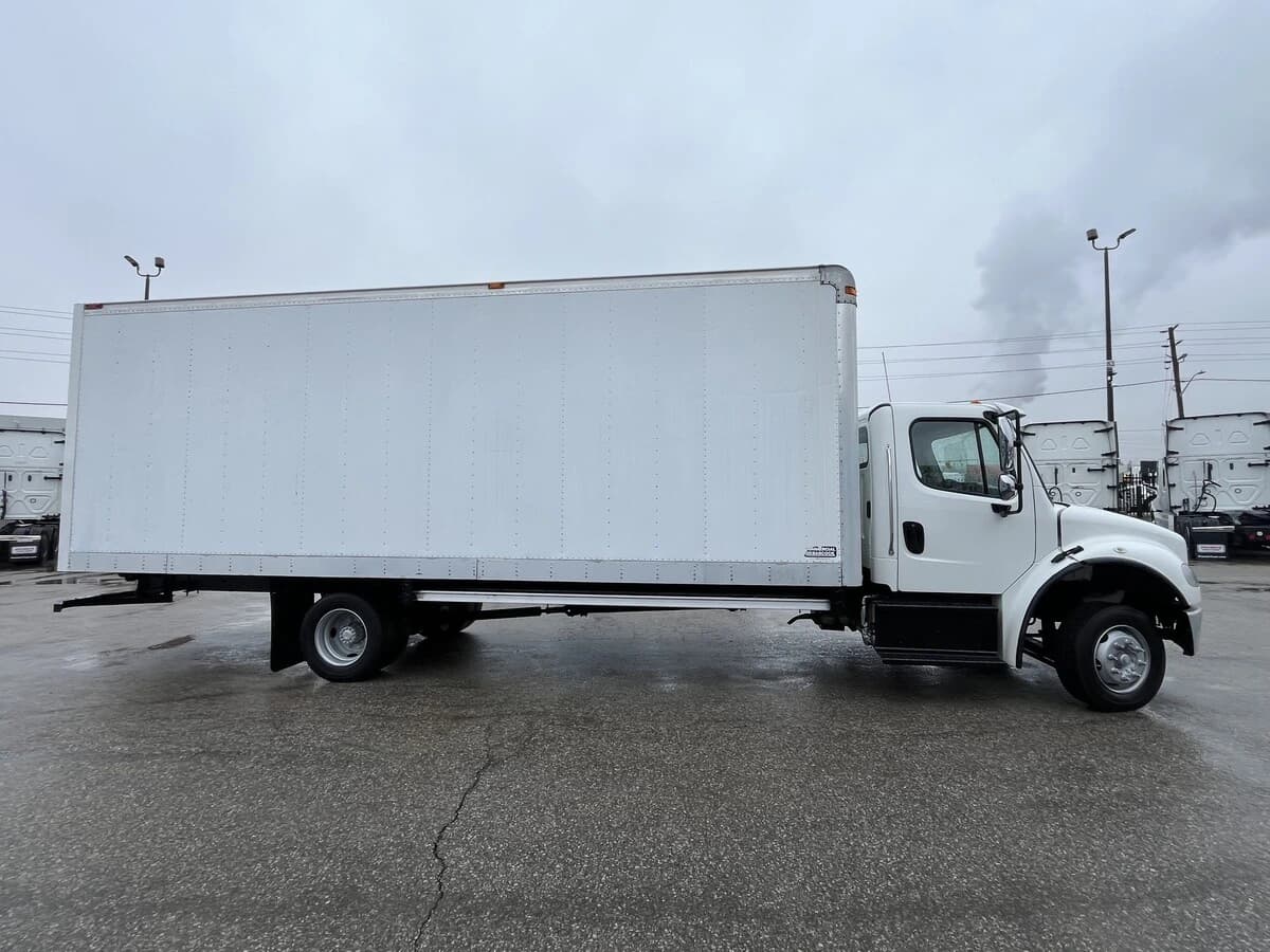 2017 Freightliner M2 106 — photo 5