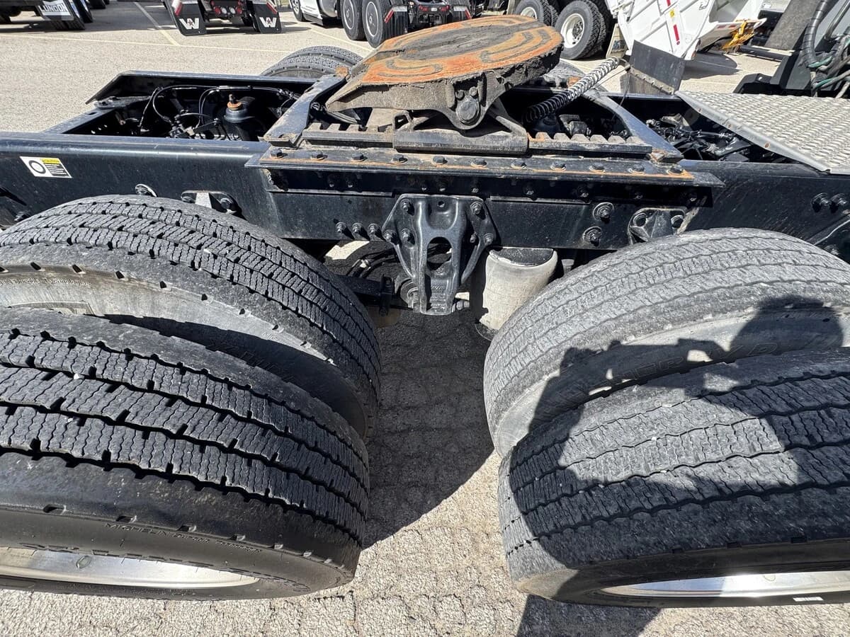 2023 Kenworth T680 — photo 7