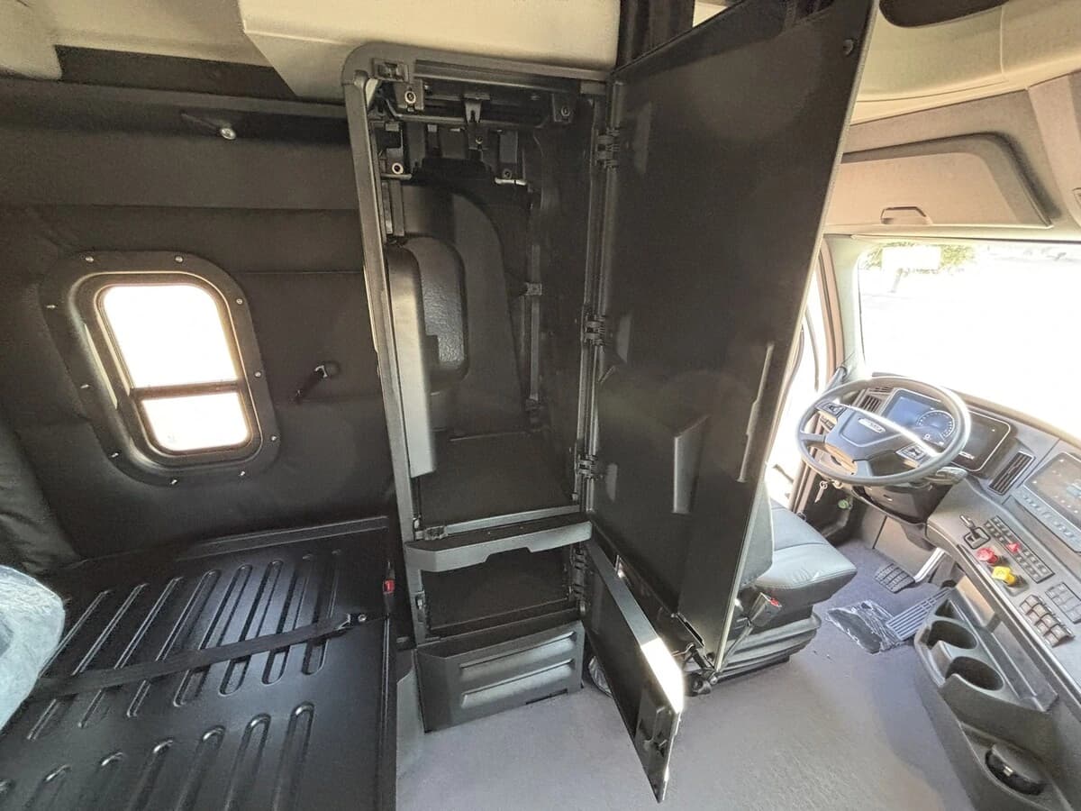 2026 Freightliner Cascadia — photo 39