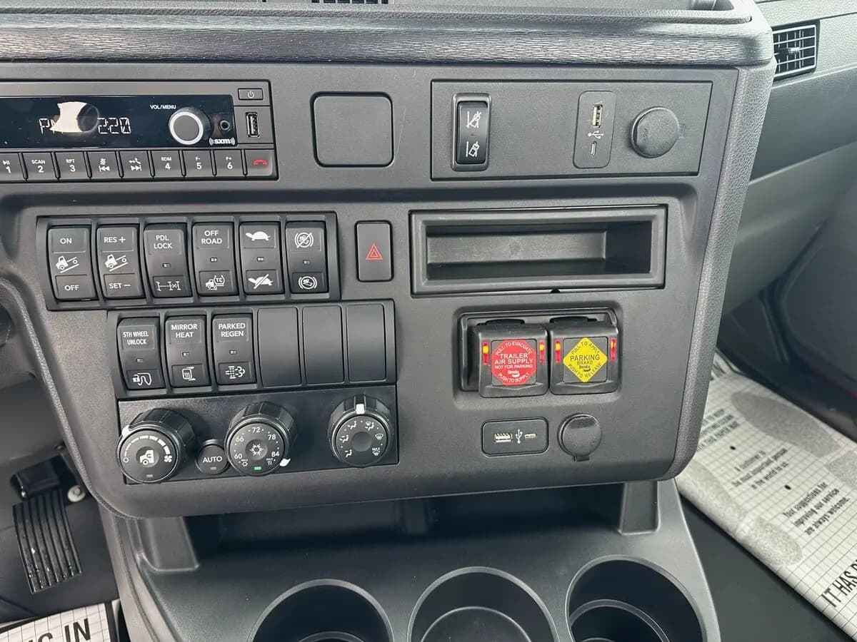 2026 International LT — photo 6