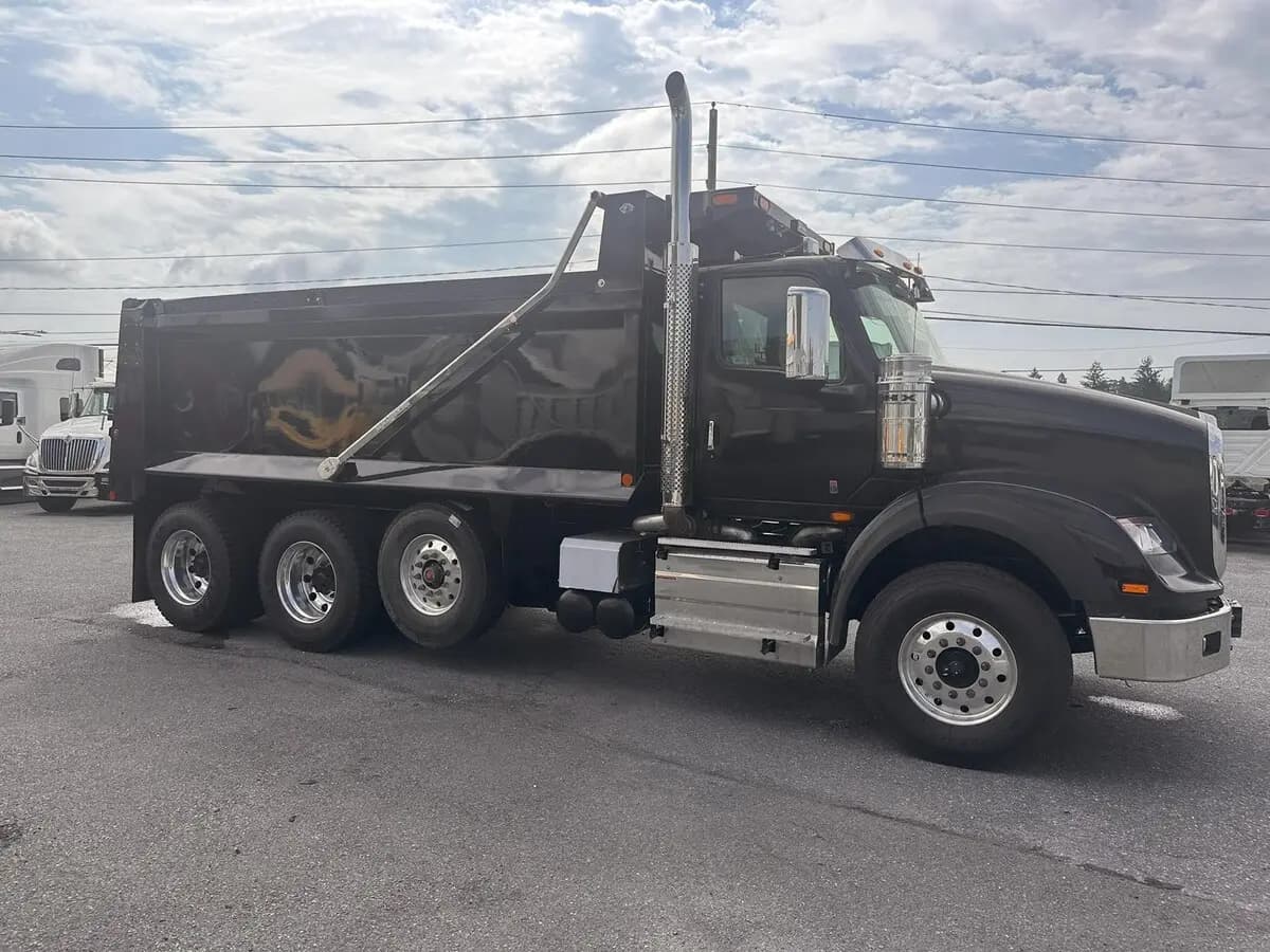 2026 International HX — photo 6