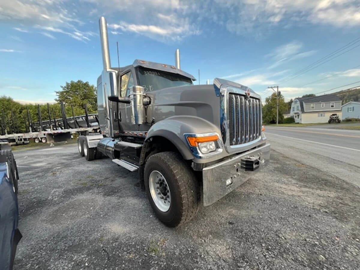 2026 International HX — photo 4