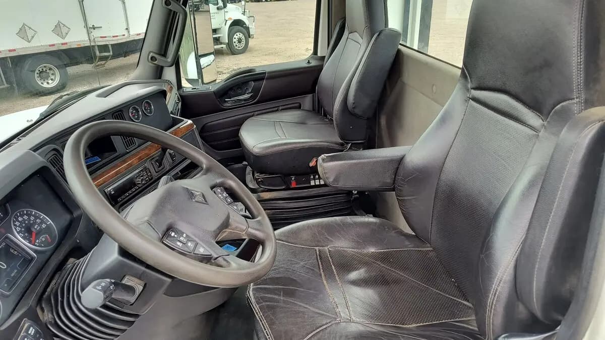 2018 International LT — photo 5