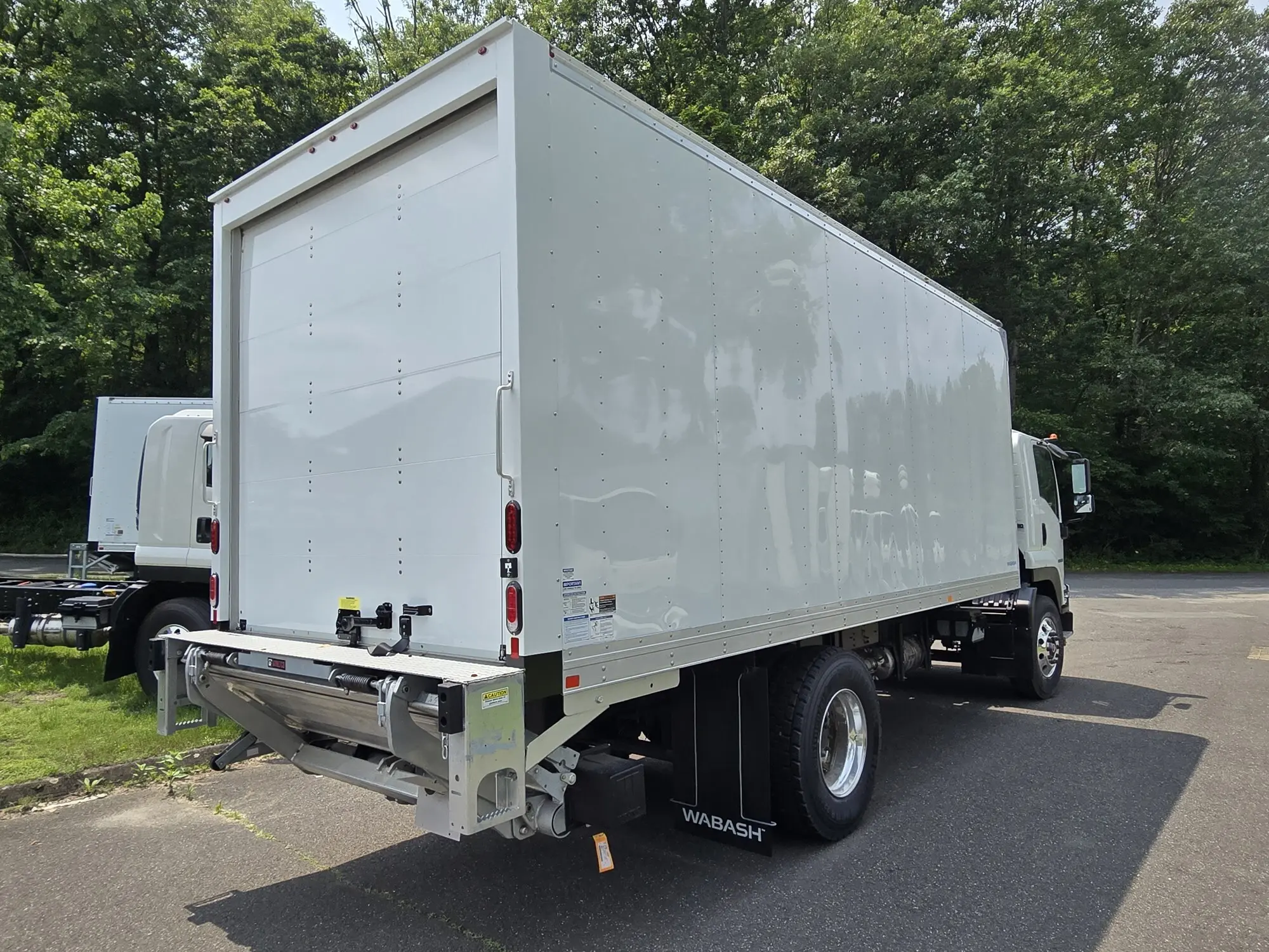 2025 Isuzu FVR — photo 3