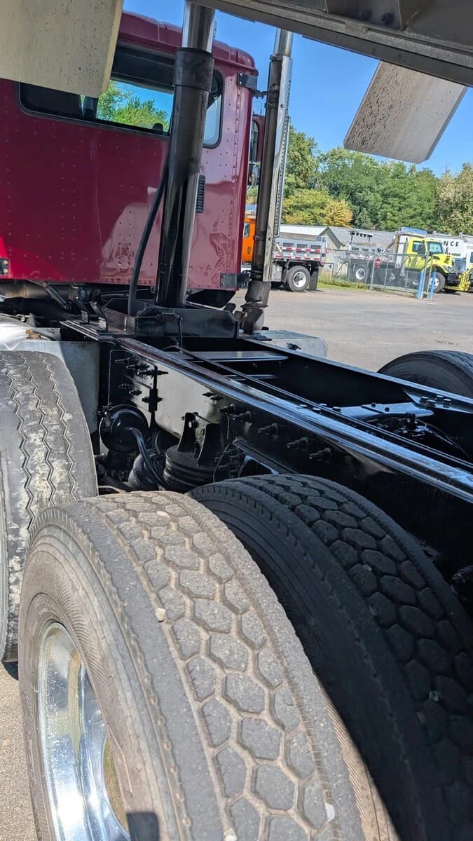 2019 International HX — photo 32