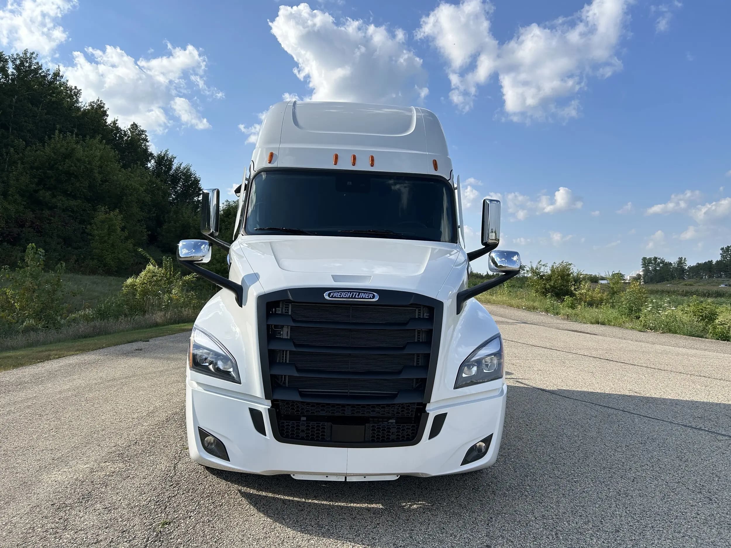 2026 Freightliner Cascadia — photo 2