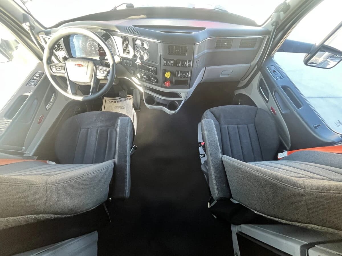2023 Peterbilt 579 — photo 25