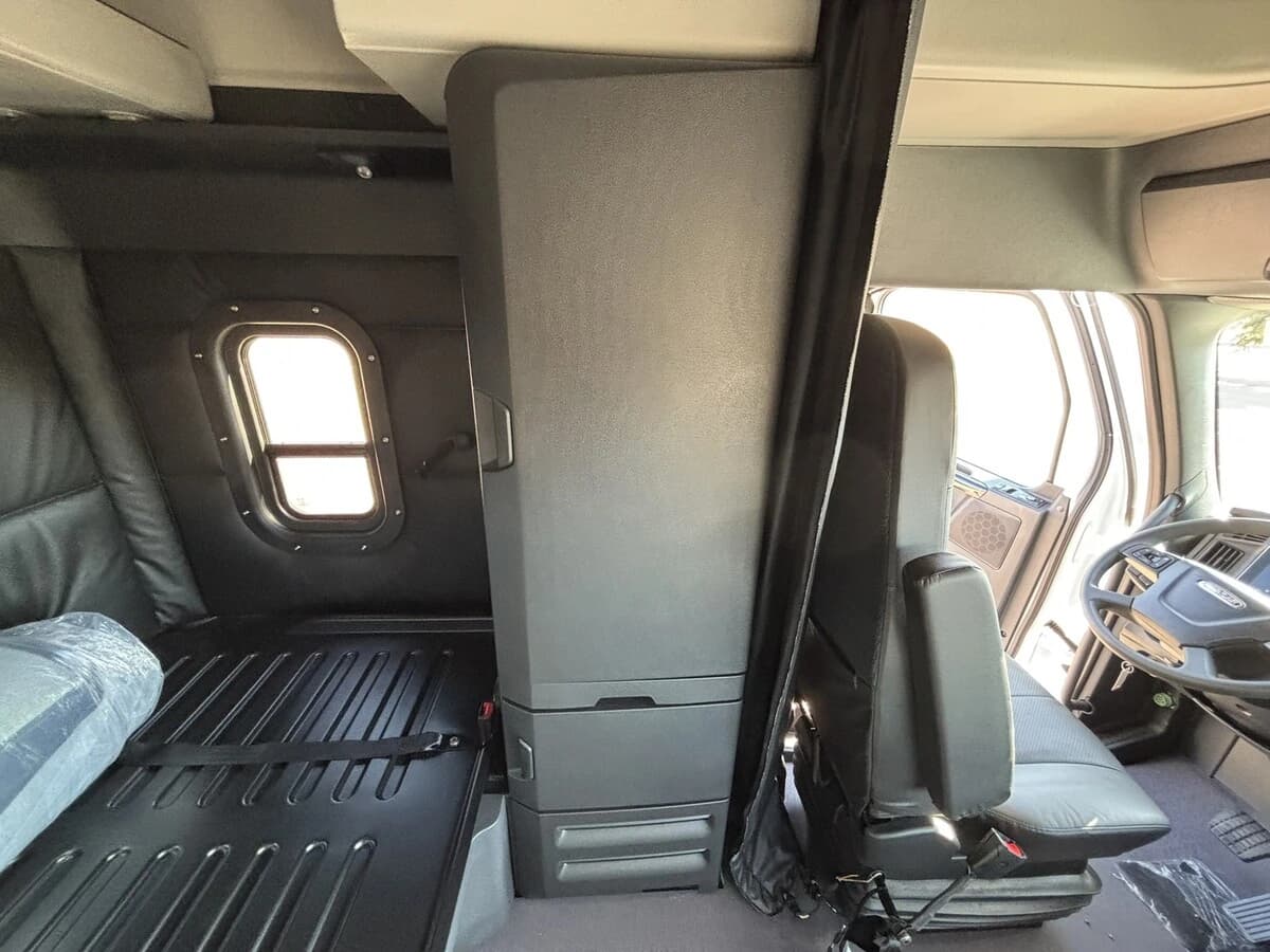 2026 Freightliner Cascadia — photo 38