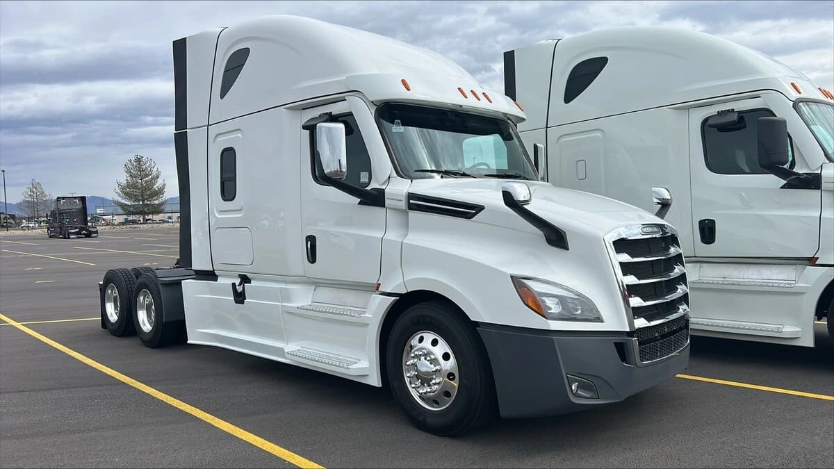 2024 Freightliner Cascadia — photo 3