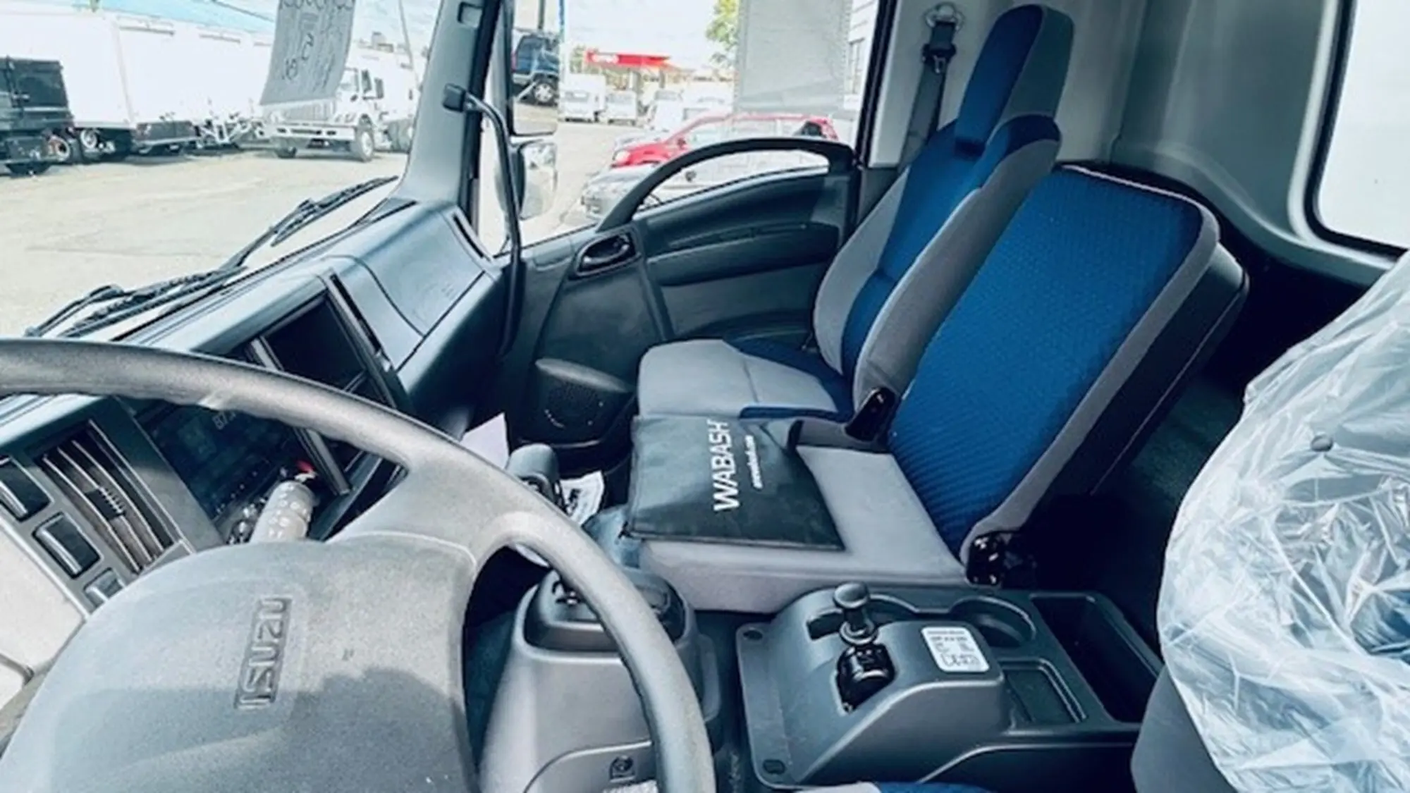 2025 Isuzu FTR — photo 8