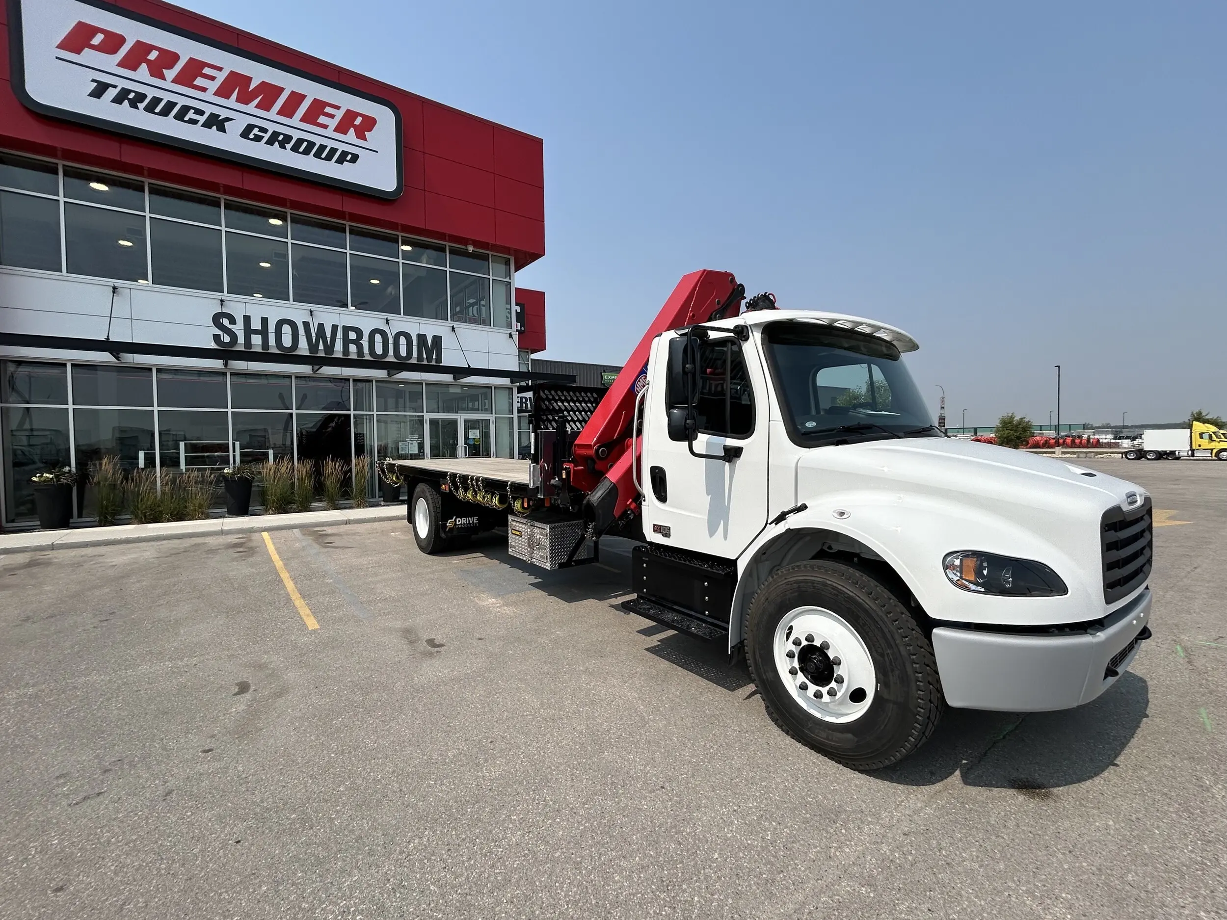 2025 Freightliner M2 106 — photo 2