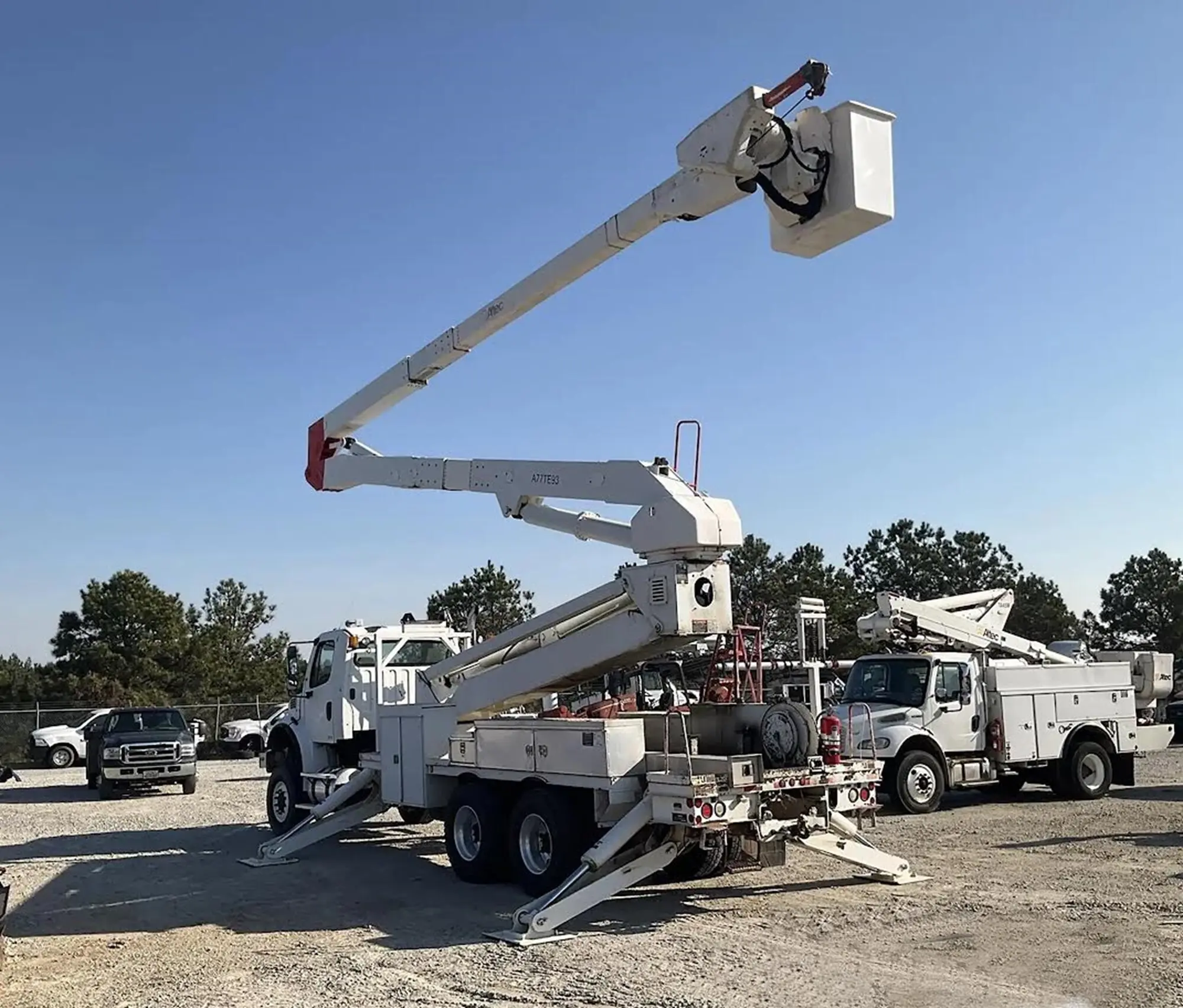 2008 Freightliner M2 106 — photo 4