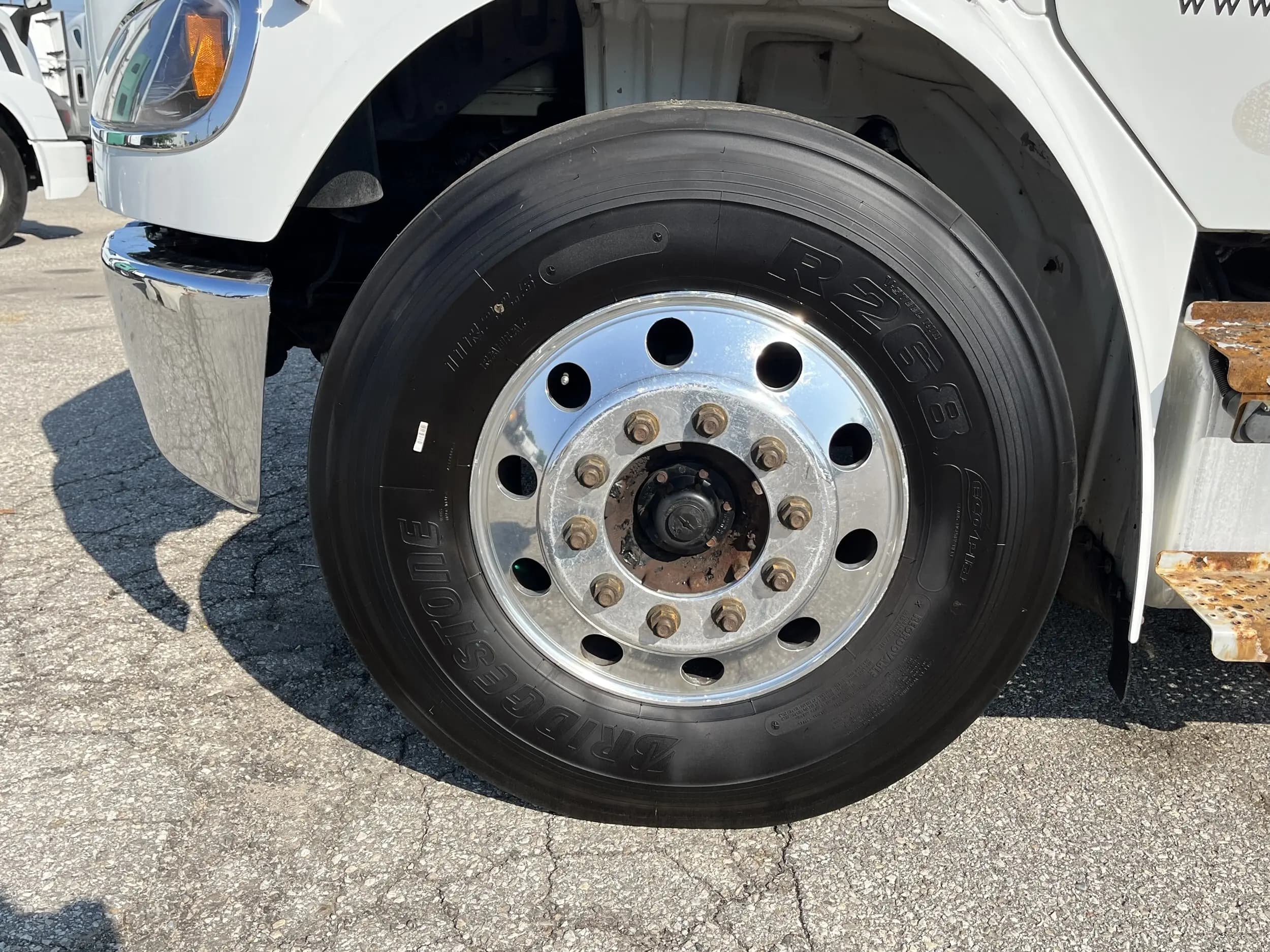 2019 Freightliner M2 106 — photo 11