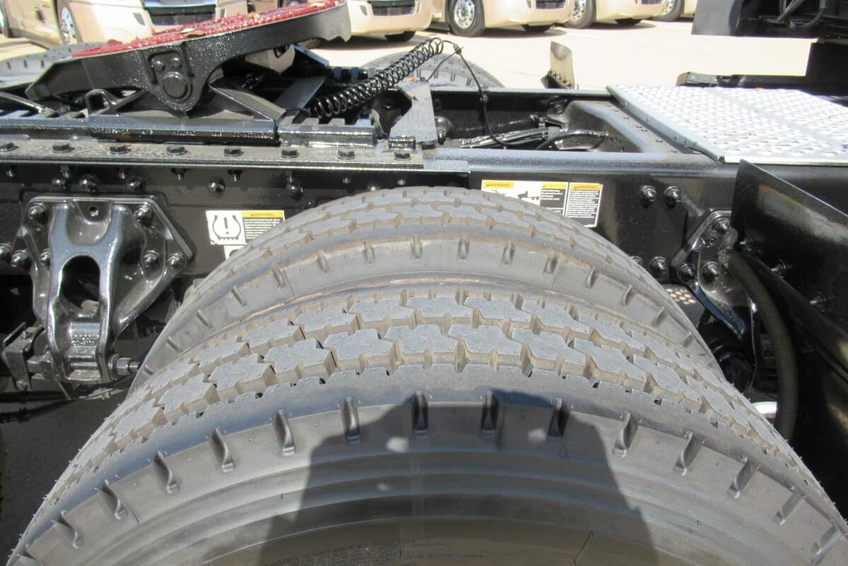 2023 Kenworth T680 — photo 13