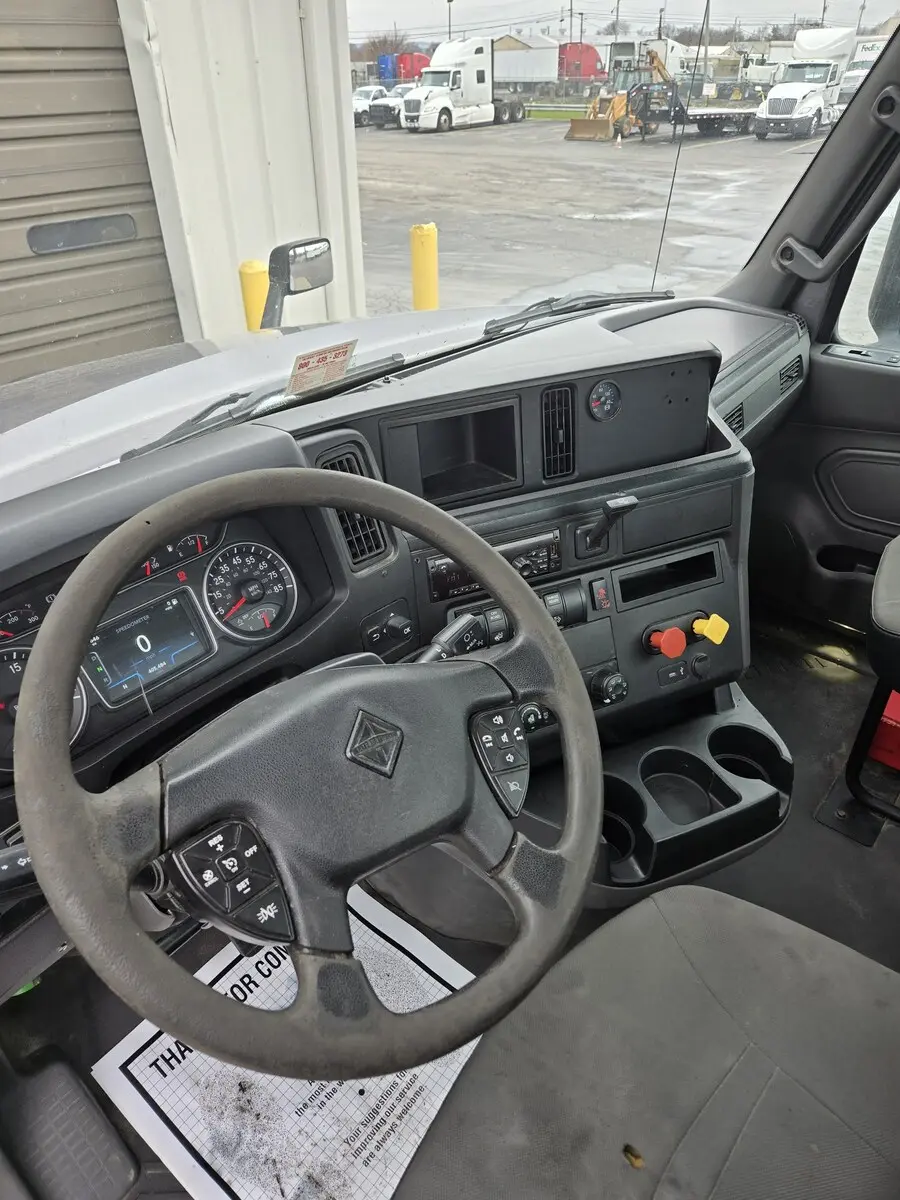 2019 International LT — photo 9