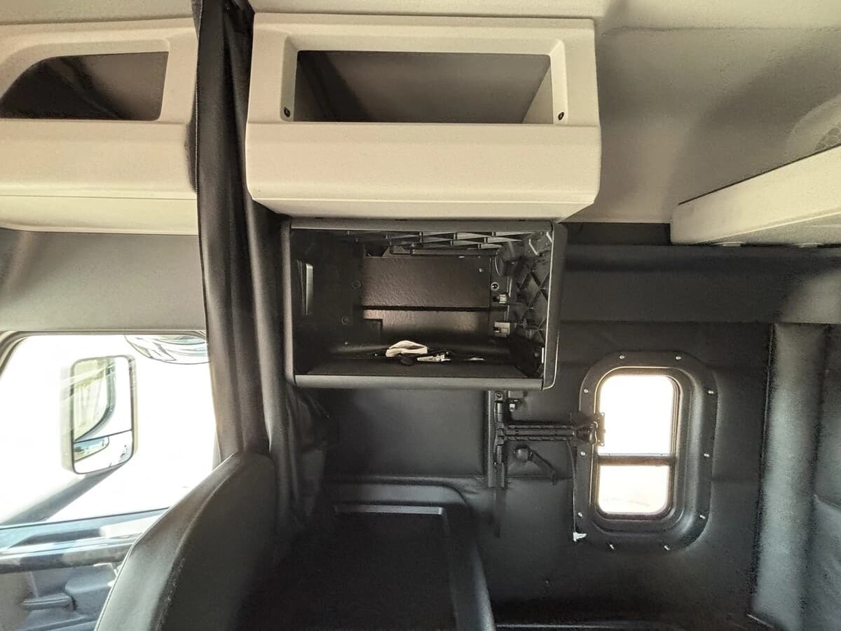 2026 Freightliner Cascadia — photo 33