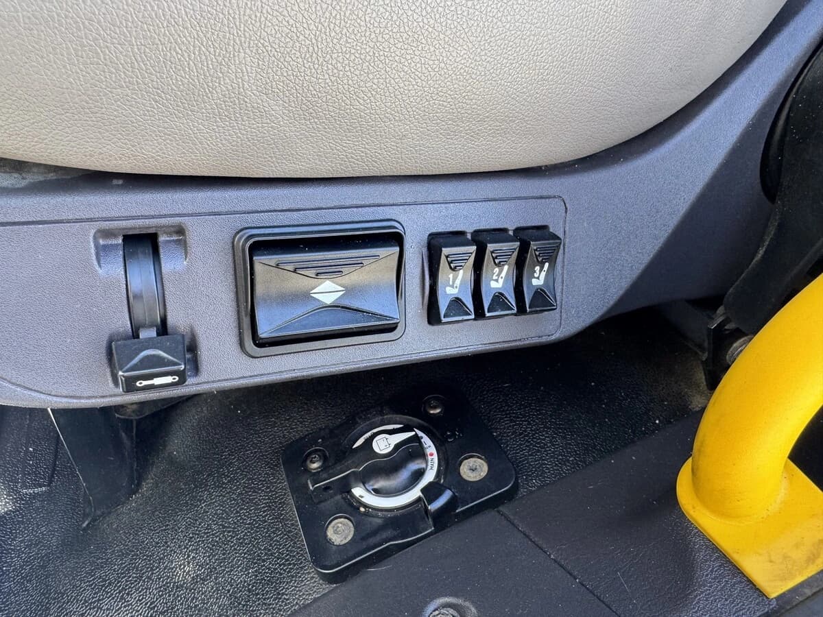 2022 Freightliner 114SD — photo 20