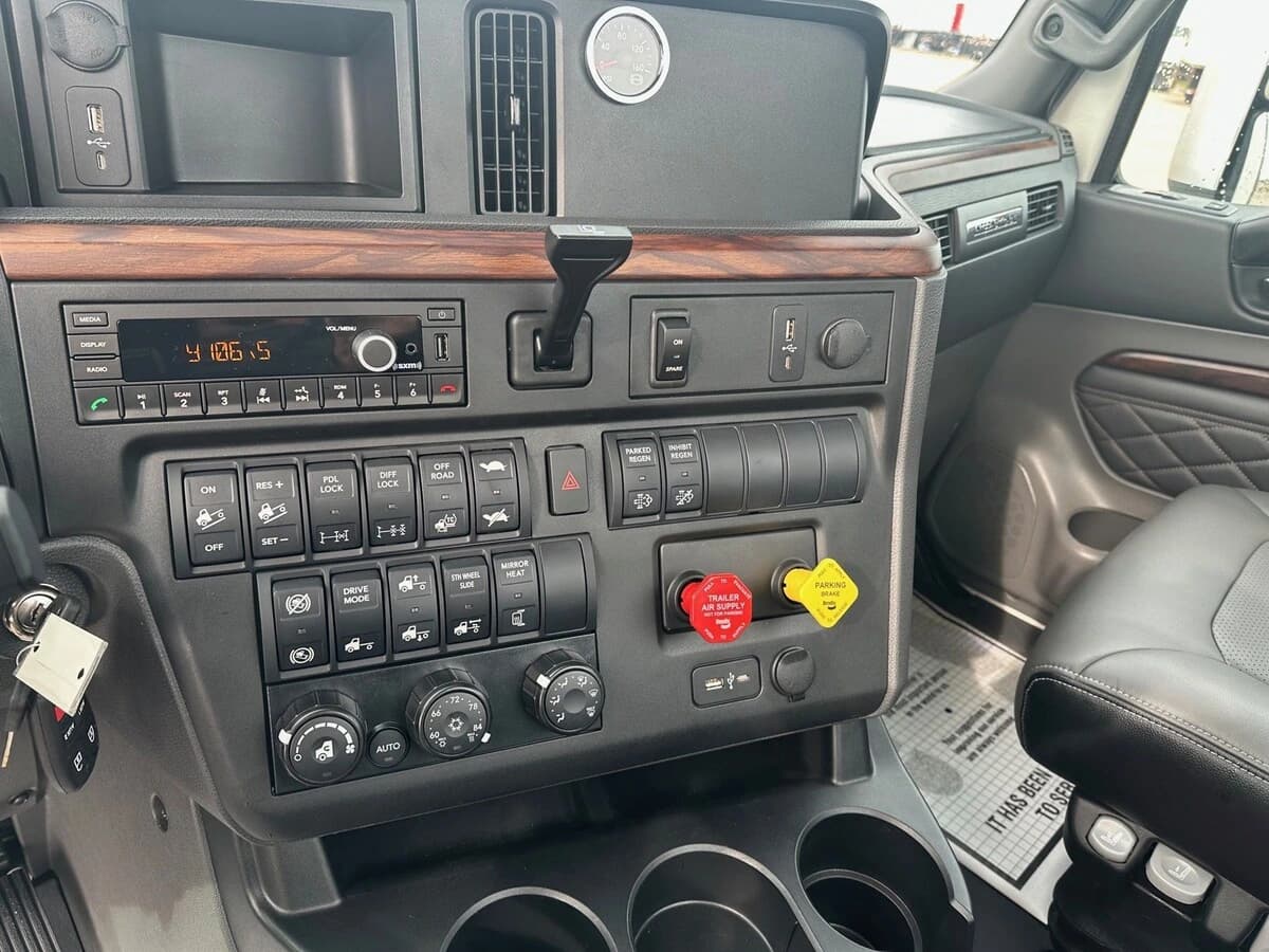 2026 International LT — photo 6