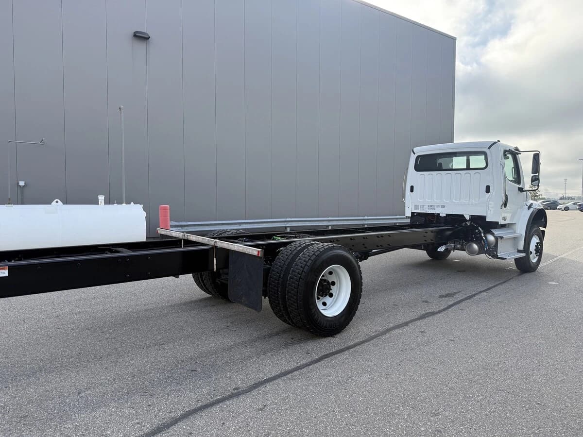 2026 Freightliner M2 106 — photo 2