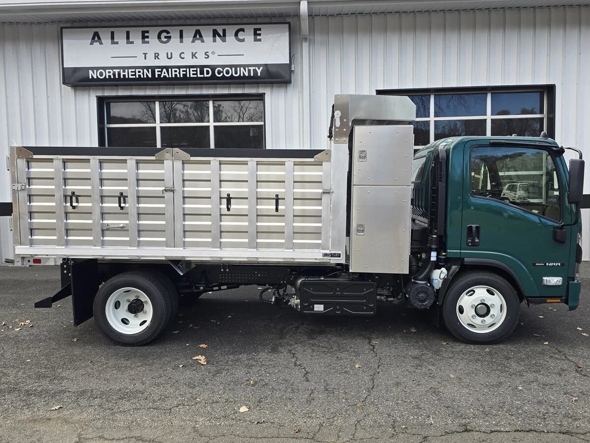 2025 Isuzu NRR — photo 2