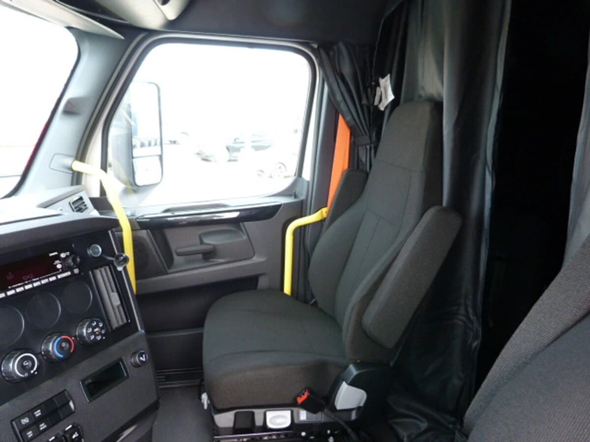 2026 Freightliner Cascadia — photo 12