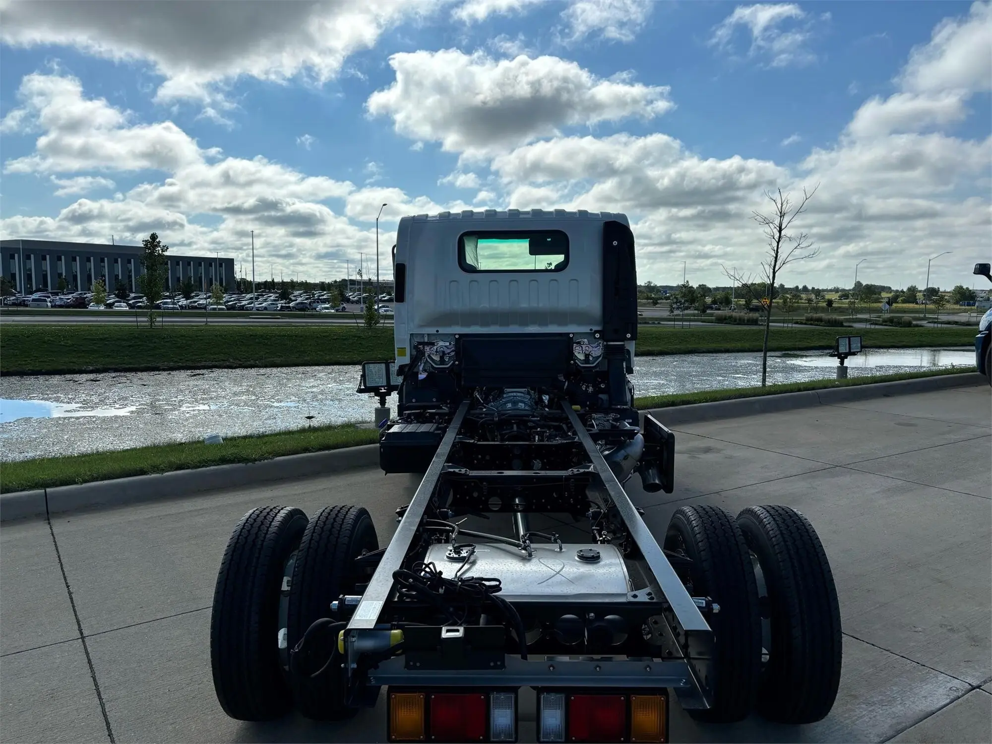 2025 Isuzu NPR — photo 6