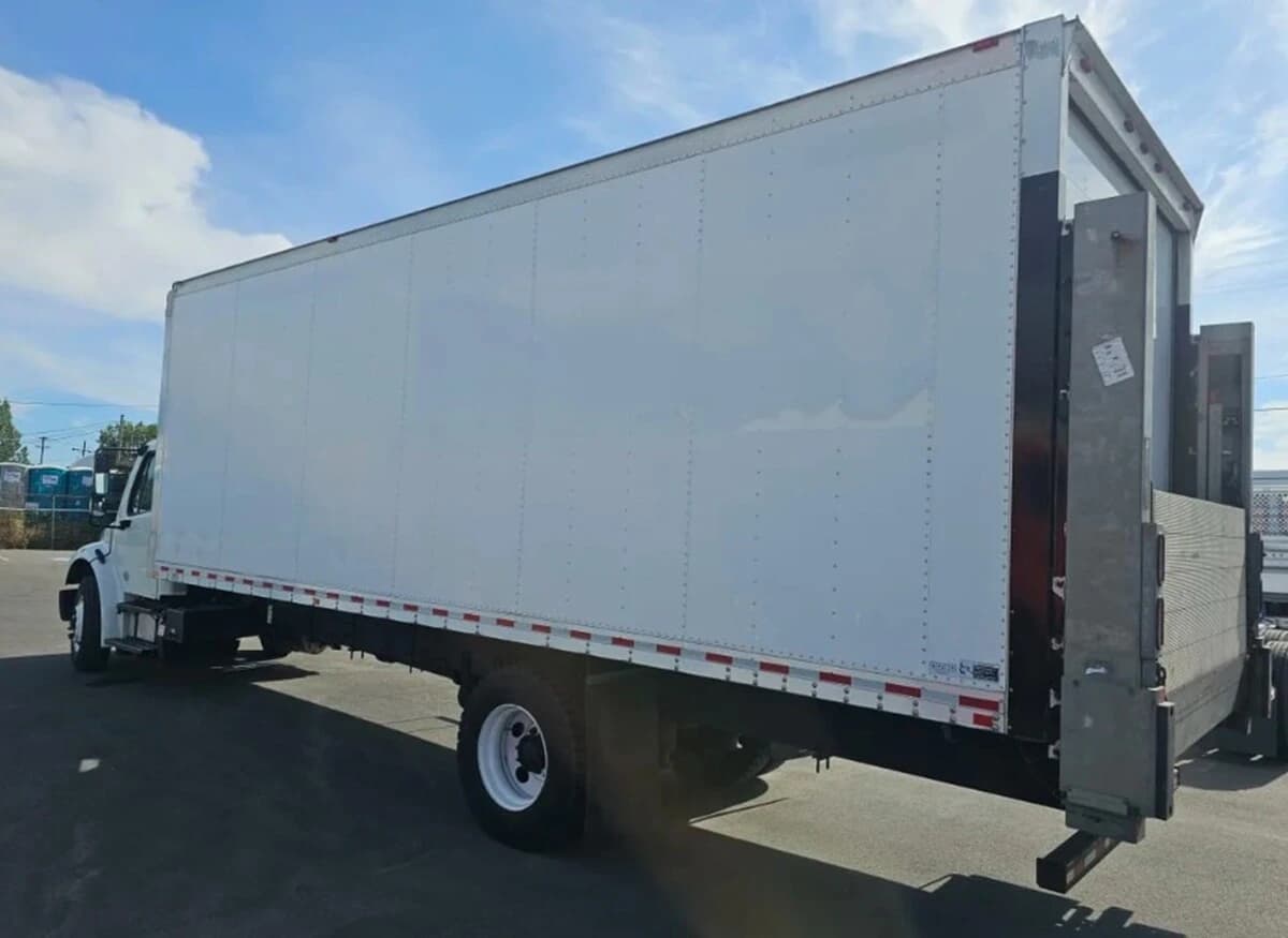 2019 Freightliner M2 106 — photo 6