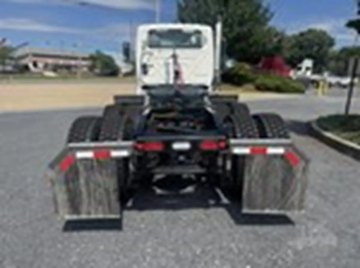 2026 International HX — photo 3