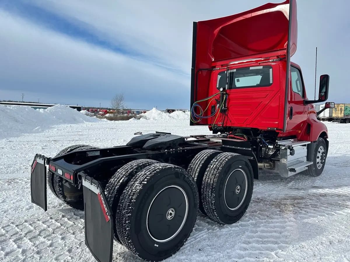 2026 International LT — photo 3