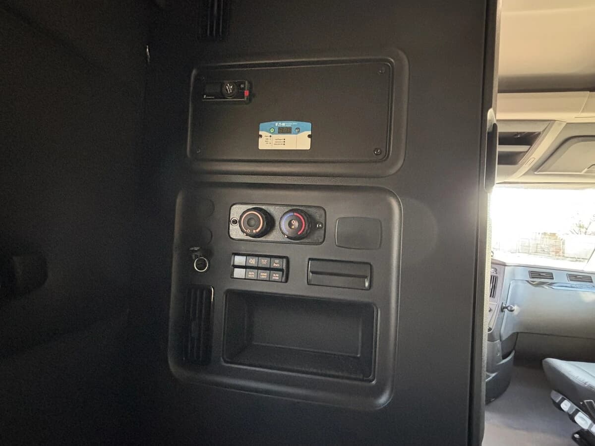 2026 Freightliner Cascadia — photo 40