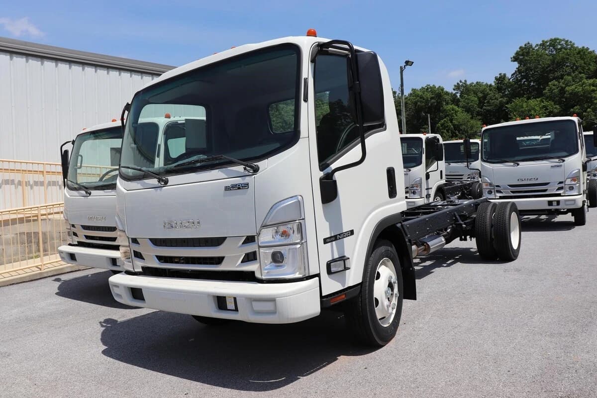 2025 Isuzu NRR — photo 3