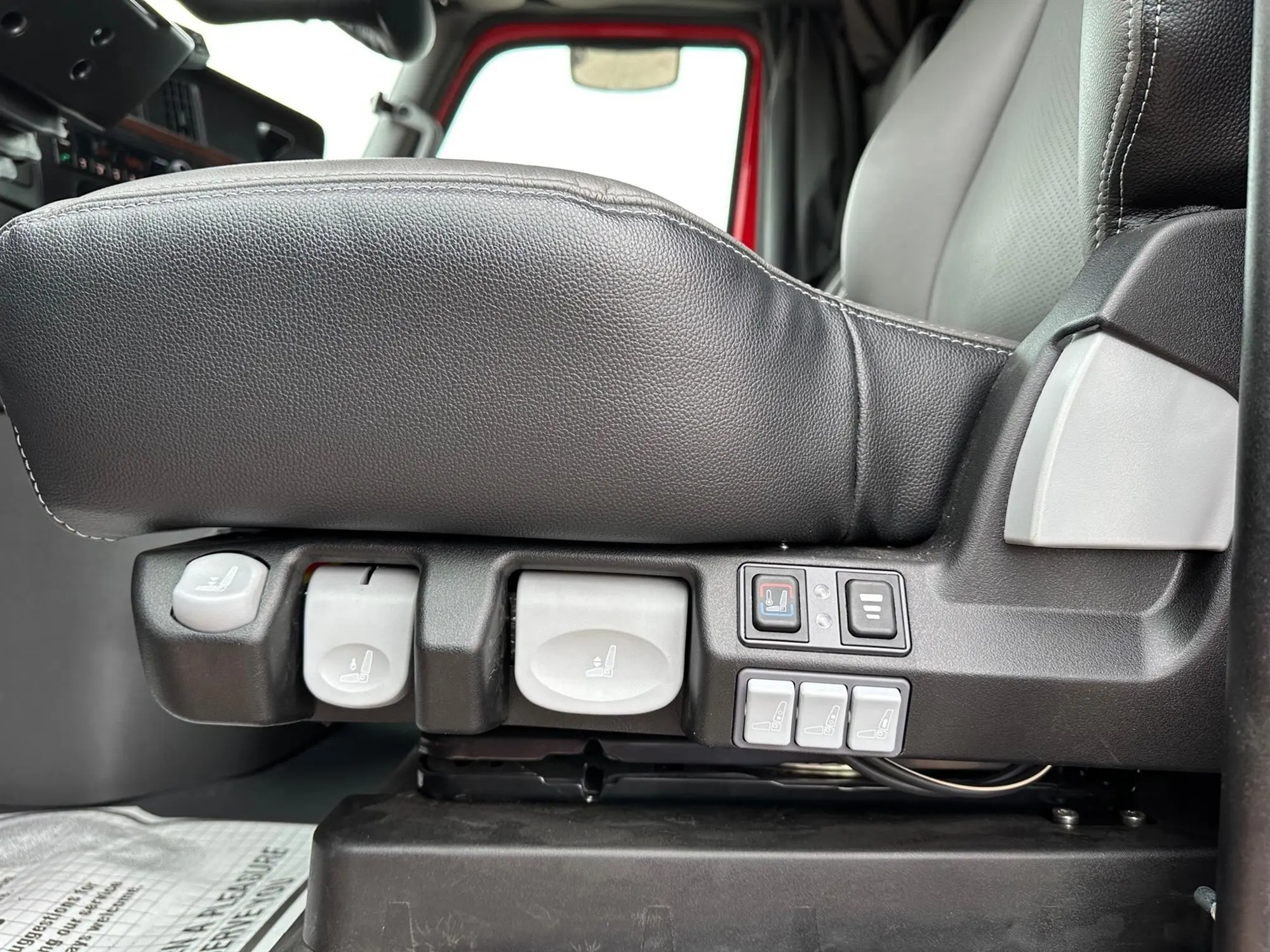 2026 International LT — photo 5