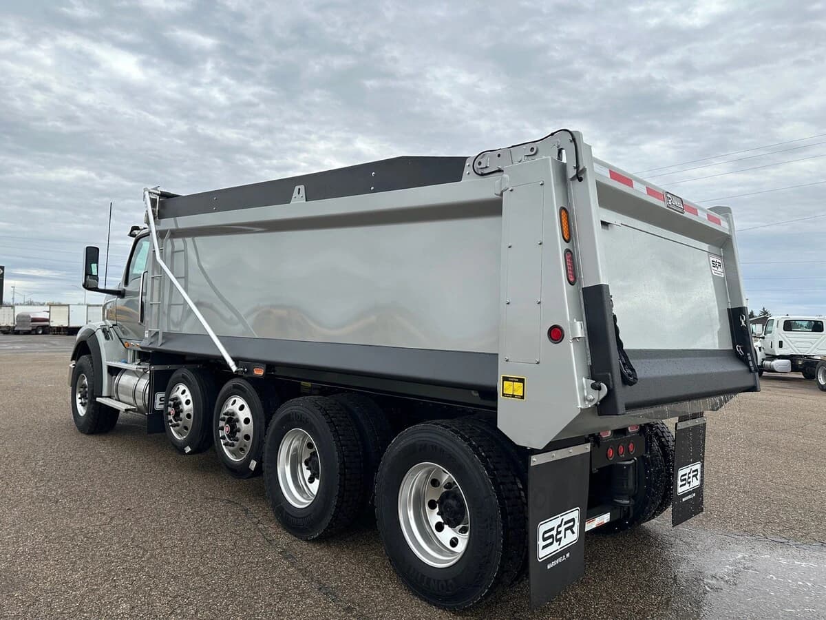 2026 International HX — photo 4