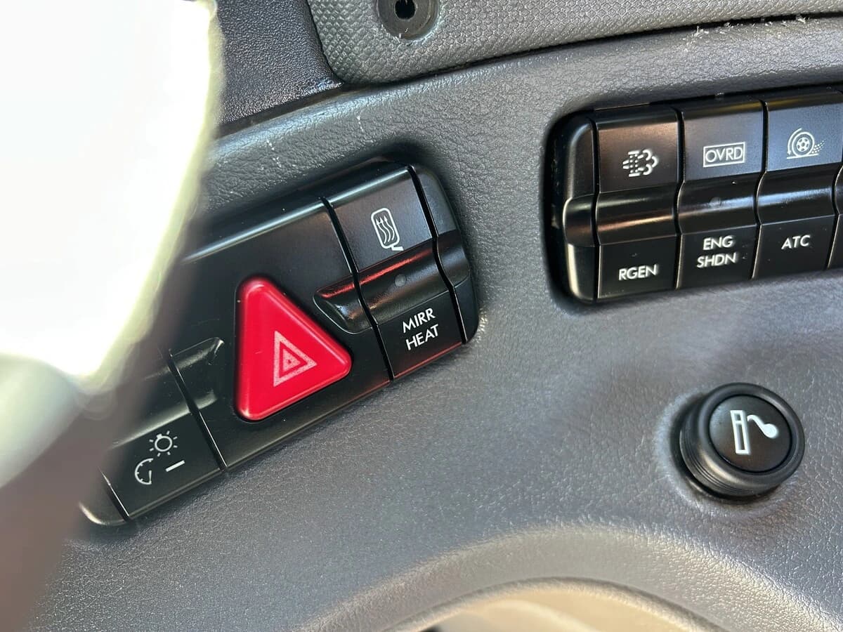 2016 Freightliner Cascadia — photo 25