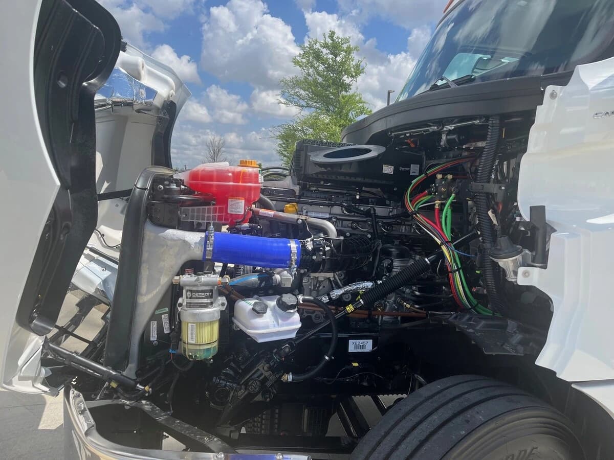 2027 Freightliner Cascadia — photo 14