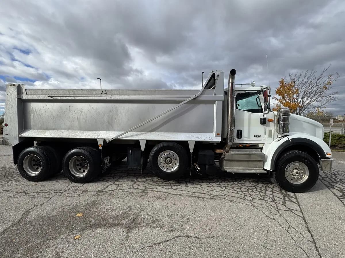 2018 International HX — photo 5